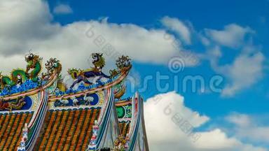 中国风格的屋顶、龙像和中国艺术的狮子